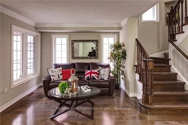 5 bed, $4,200 — Photo 3