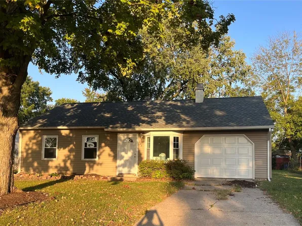 104 Saint Thomas Dr, Godfrey, IL 62035