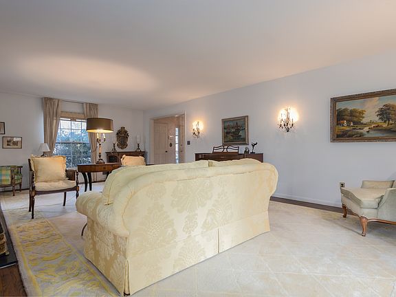 29 Carriage House Lane