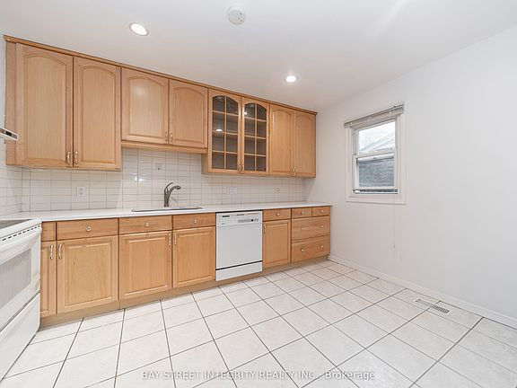 5th image of 6 Sandy Haven Dr