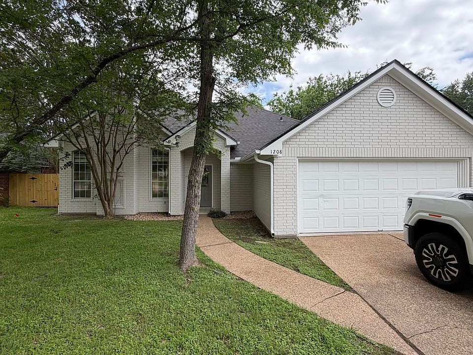 1st image of 1208 Bayou Woods Dr