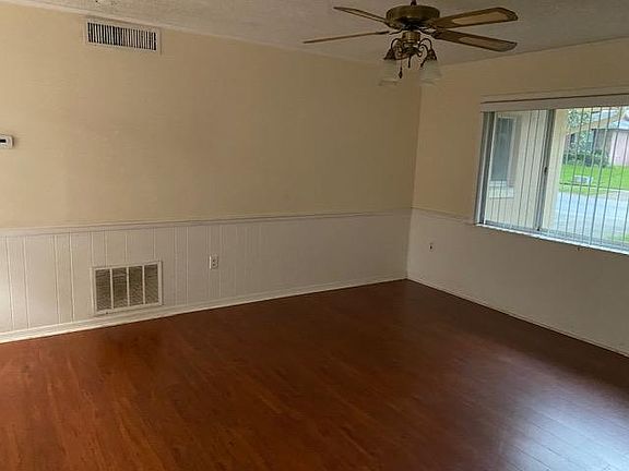 4th image of 392 Beechwood Ln