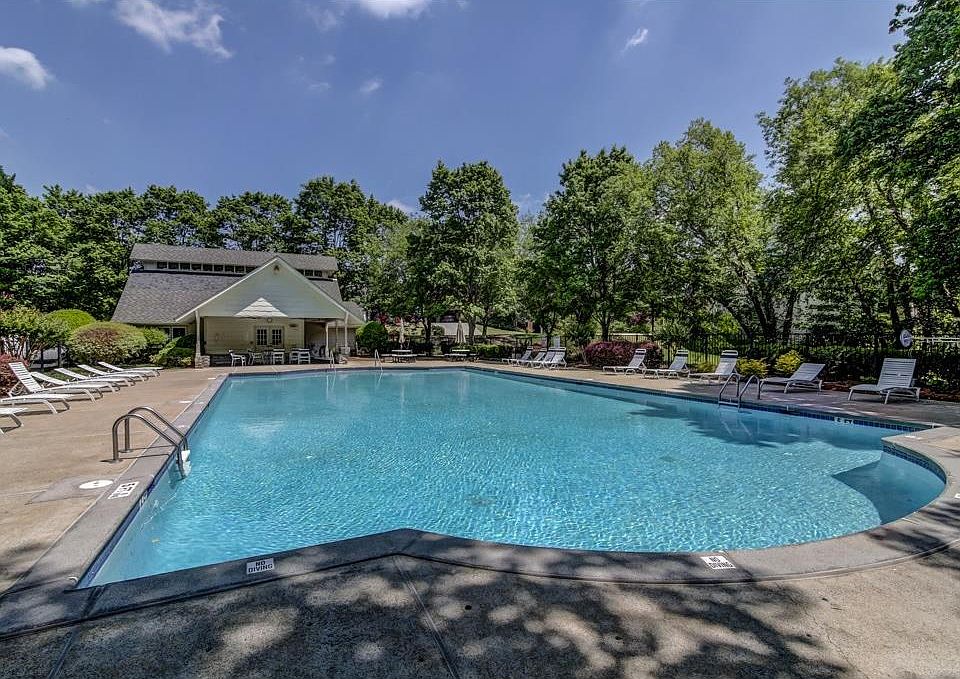 2nd image of 1558 Emerald Glen Dr