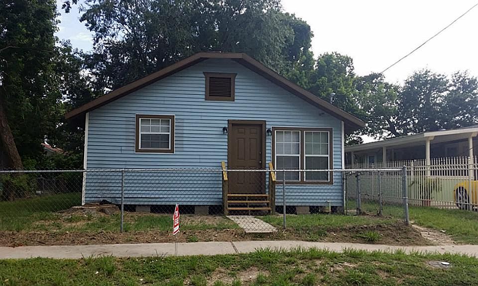 1st image of 417 E Adoue St