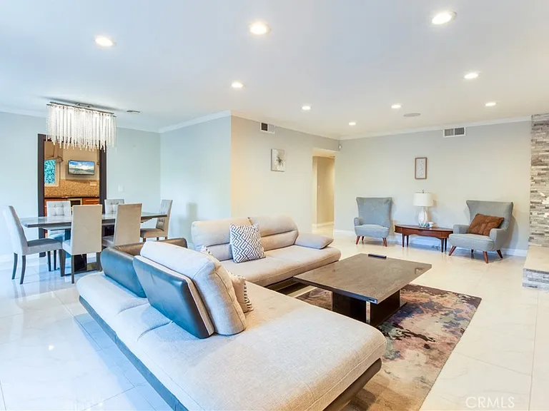 7796 Skyhill Dr — Photo 7