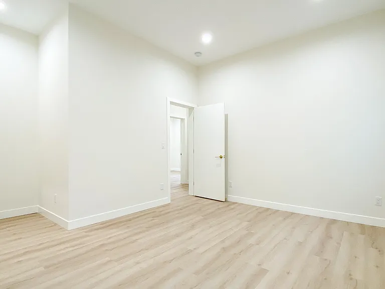 11933 Stagg St #B — Photo 12