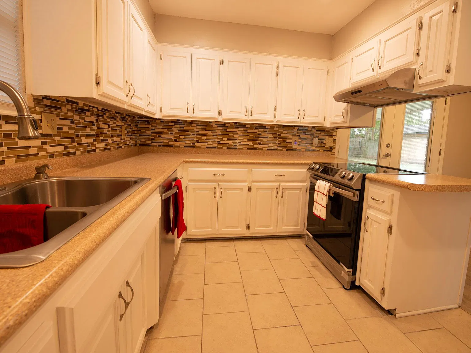 3 bed, 1015 sqft, $1,275 — Photo 4