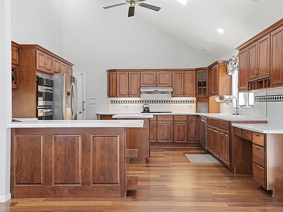 4th image of 25 Maylane Dr
