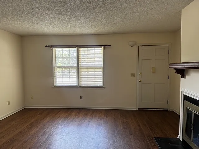 738 Coventry Lane - F — Photo 2