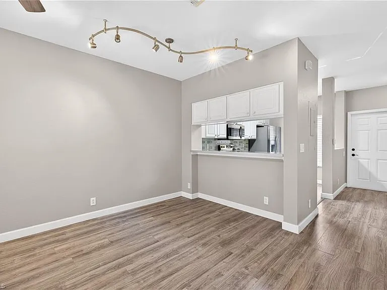 8289 Pacific Beach Dr — Photo 5