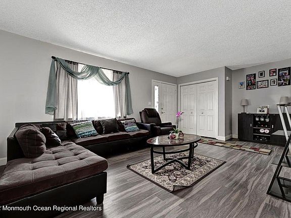 2nd image of 663 Ellicott Ave #2B