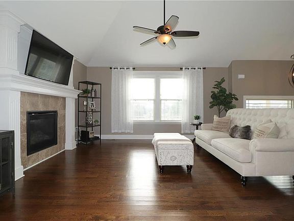 5th image of 2225 NE Overland Dr