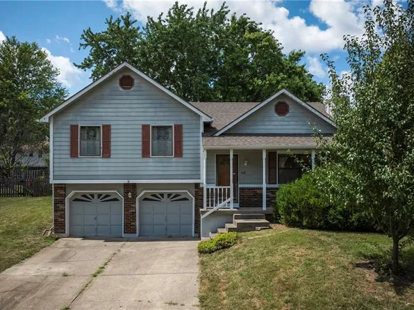 408 SE Bristol Dr, Lees Summit, MO 64063
