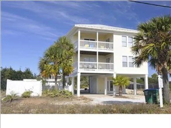 517 W Gulf Beach Dr, Eastpoint, FL 32328