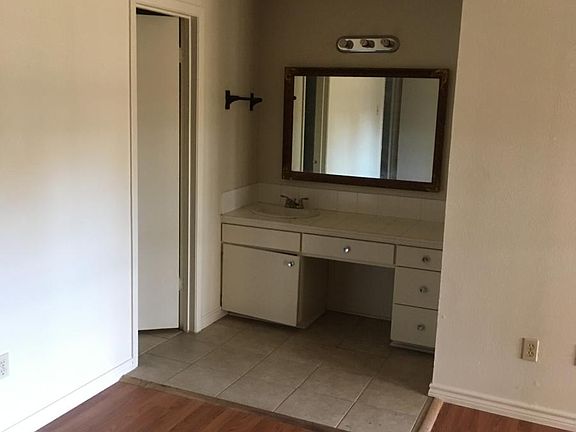 3rd image of 1520 Western Oaks Dr #1524