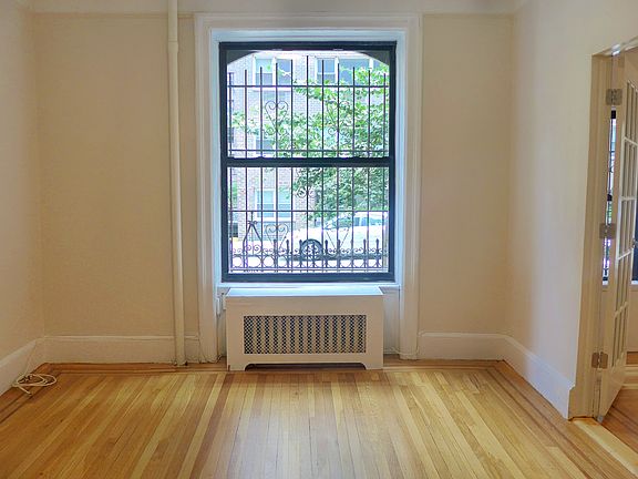 3rd image of 142 E 27th St APT 1E