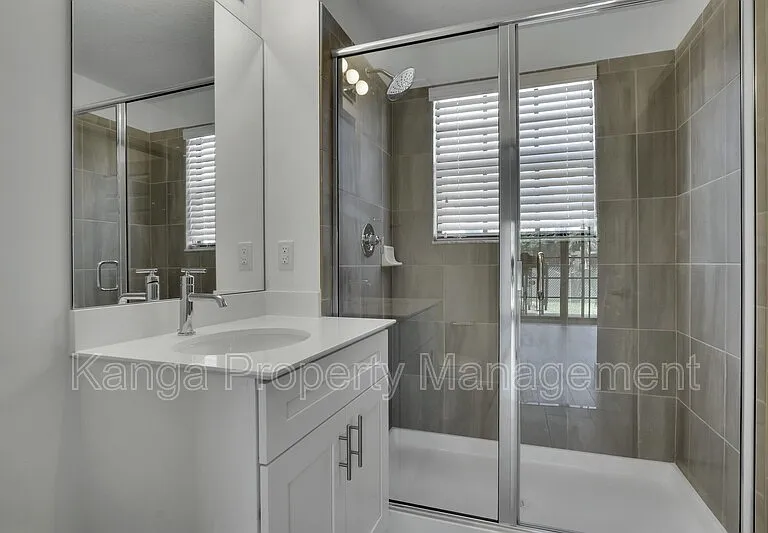 540 NE 14th Ct #103 — Photo 7