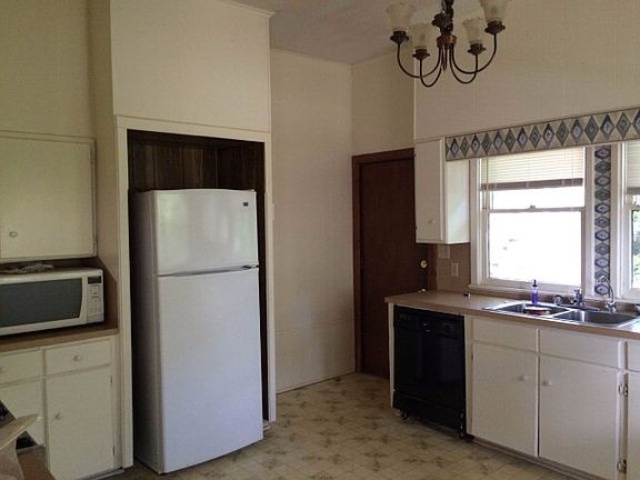4th image of 909 S Royall St