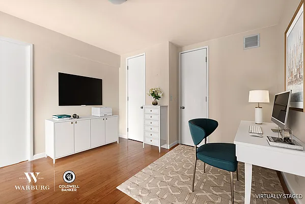 Rented by Coldwell Banker Warburg | media 10