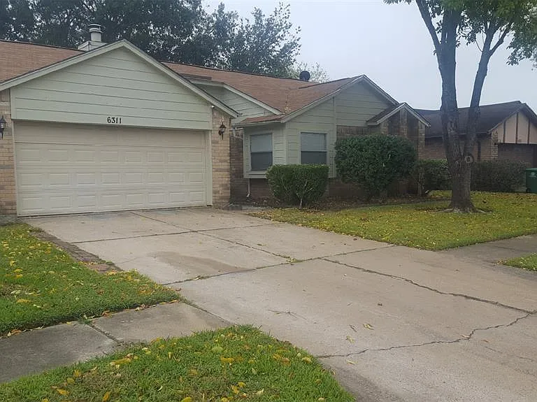 6311 Clayridge Dr — Photo 3