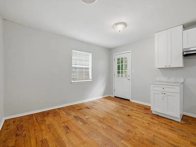 2521 N Hickory St — Photo 14