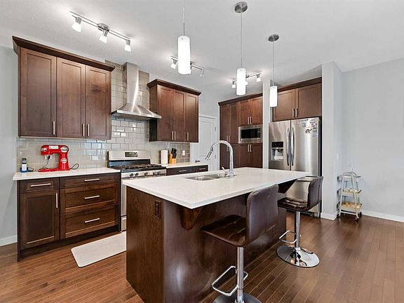 4th image of 188 E Savanna Grv NE