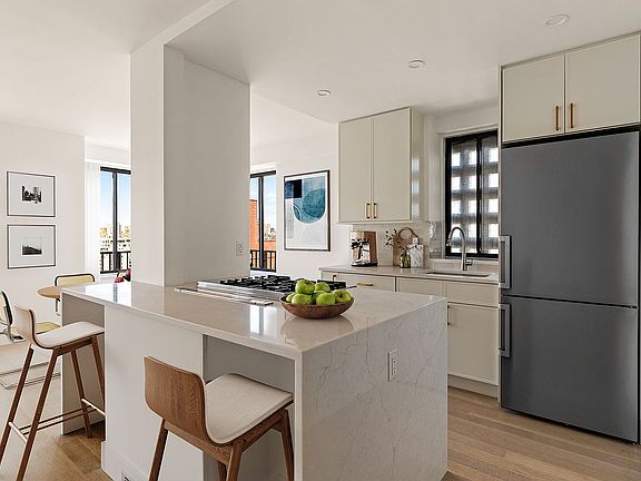 3rd image of 203 E 72nd St APT 22A