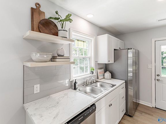 2nd image of 2811 Barbara Dr NW