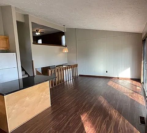 5th image of 3020-3024 Kemble Ave