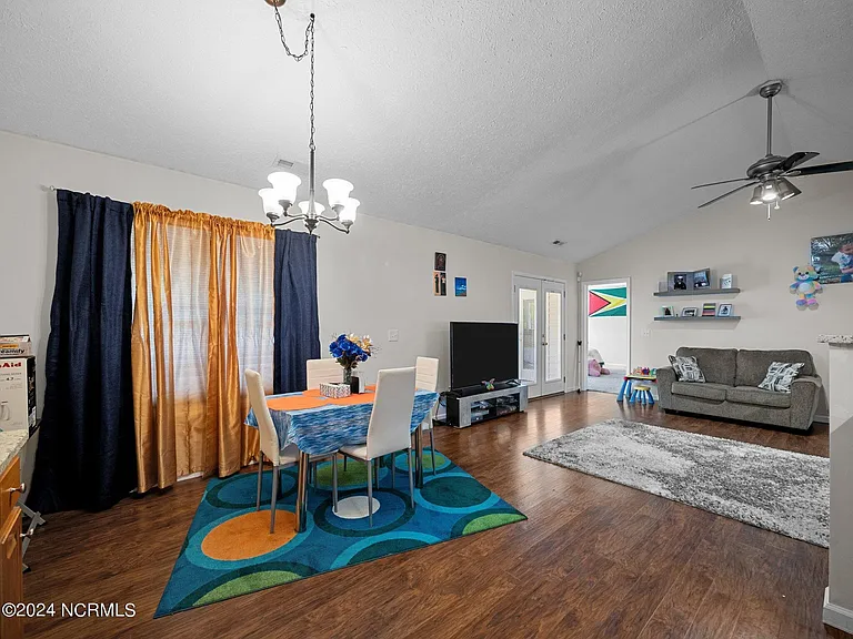 204 Jasmine Ln — Photo 25