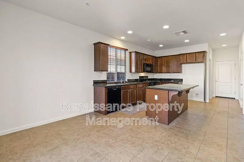 4 bed, 2.0 bath, 2004 sqft, $3,500 — Photo 3