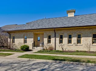 820 Stables Ct W, Highwood, IL 60040