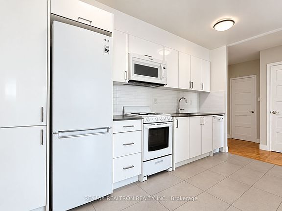 5th image of 990 Avenue Rd #104