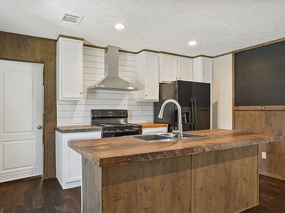 3rd image of 9049 Larker Woods Dr