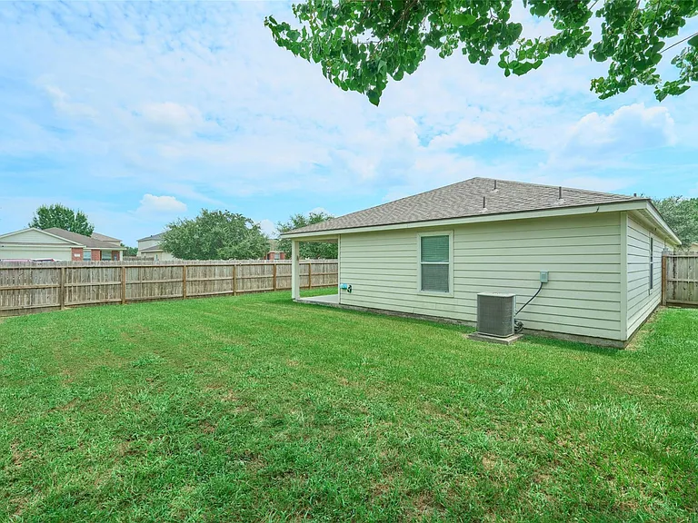 4243 Medina River Loop — Photo 34