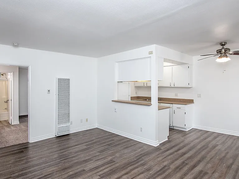 520 W. Wilson — Photo 3