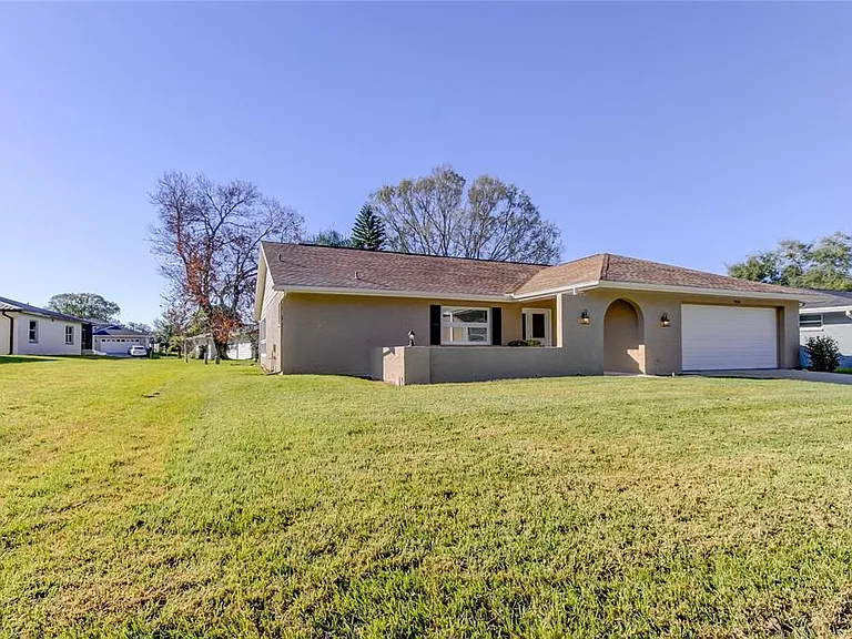 7926 Foxwood Dr — Photo 16