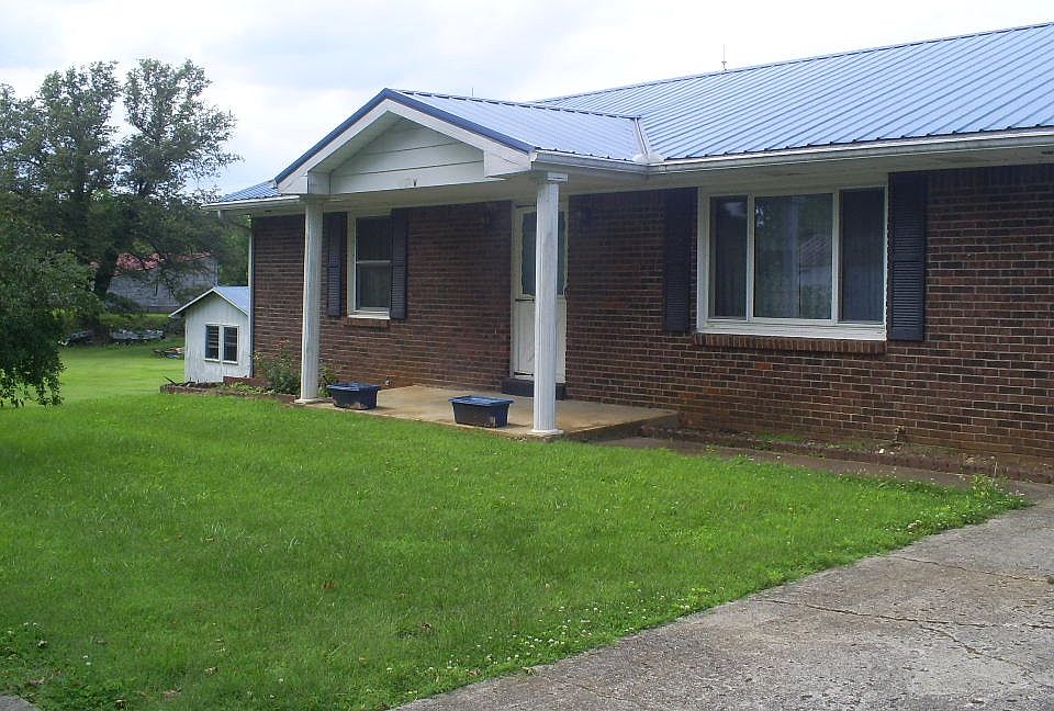 1st image of 30 W Peachtree Ln