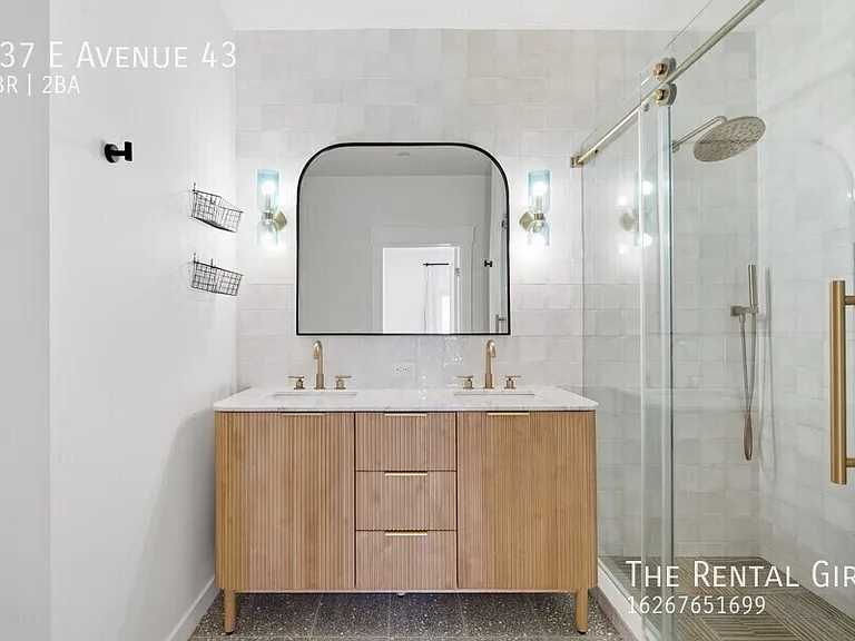137 E Avenue 43 — Photo 21