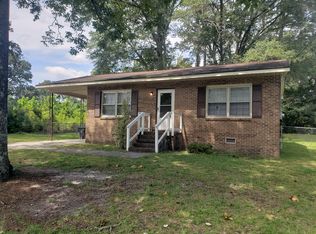 617 Niven Ave, Raeford, NC 28376