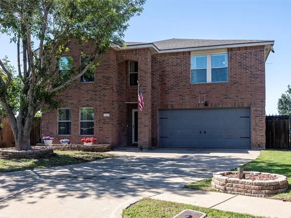 5205 New Castleton Ln, Fort Worth, TX 76135