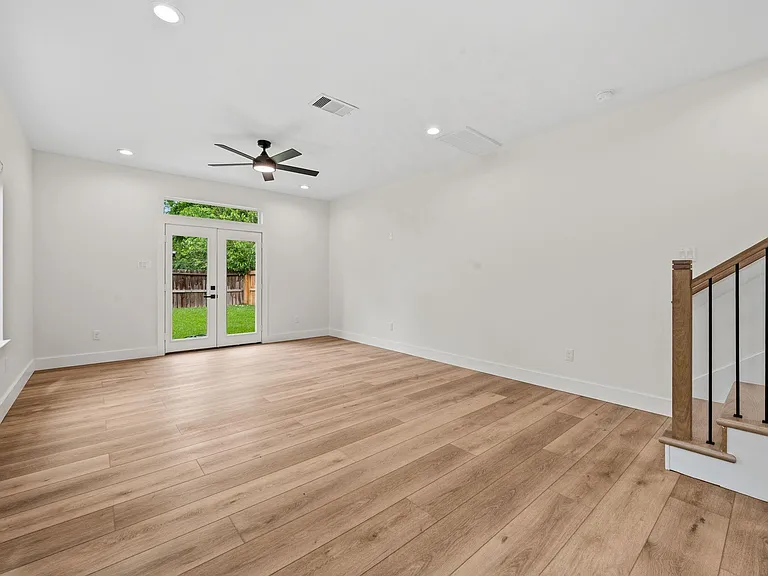 8023 Easter St — Photo 3