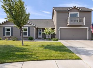 6310 Glacier Peak Dr, Pasco, WA 99301