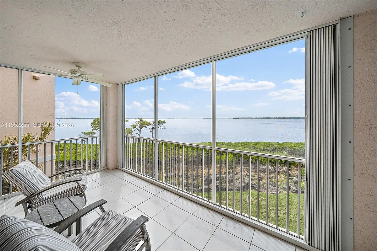 Building Photo - 5800 NE Island Cove Way #2207