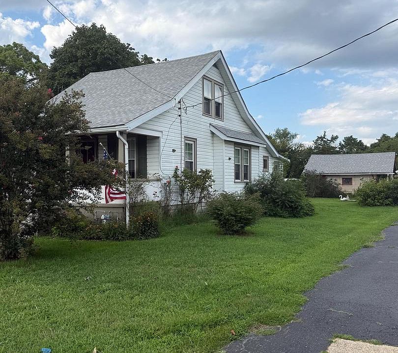 2nd image of 147 Main St