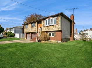 260 38th St, Lindenhurst, NY 11757