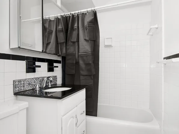 153 East 57th Street image 5 of 9