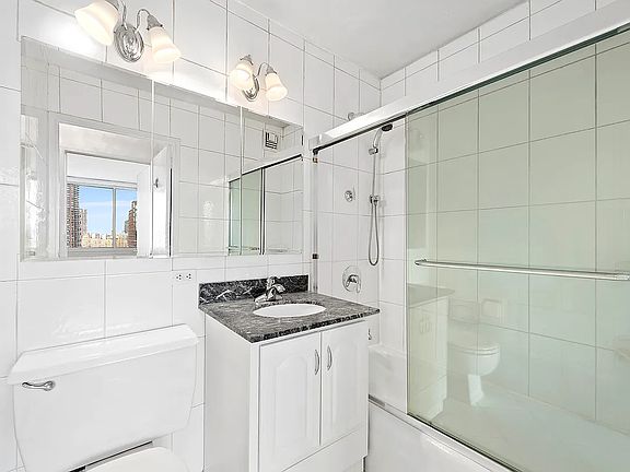 4th image of 353 E 72nd St APT 21D