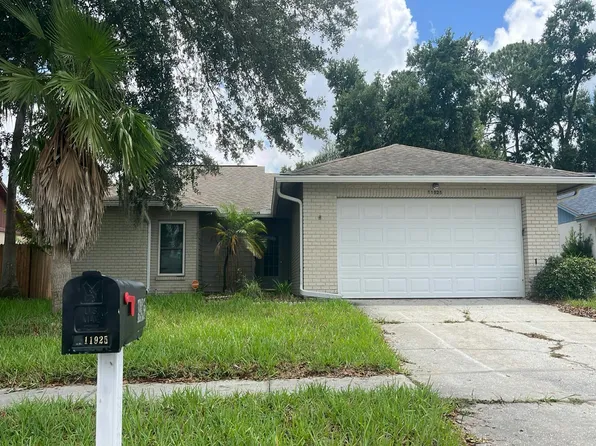 11925 Cedarfield Dr, Riverview, FL 33579