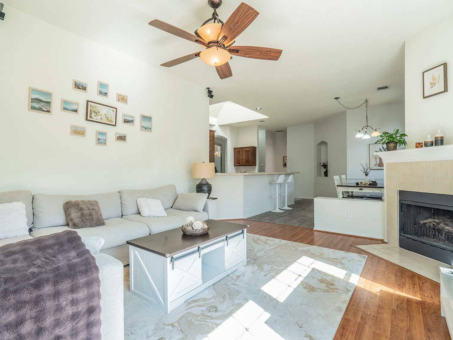 4 bed, 2156 sqft, $2,900 — Photo 4